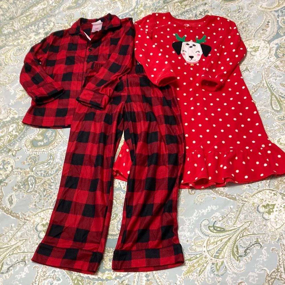 Set of two girls winter pajamas- size 4/5 and 5 (carters, wondershop)